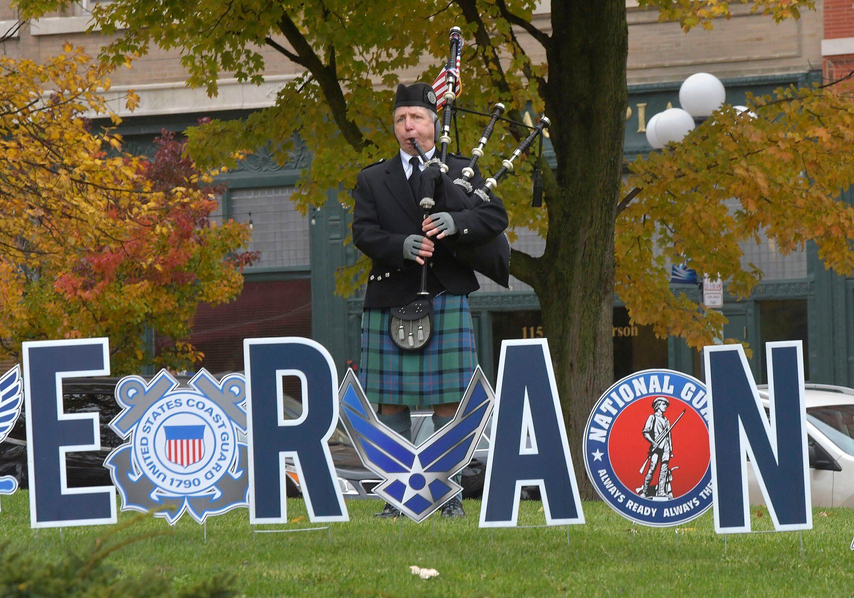 111121-blm-loc-11veteransday